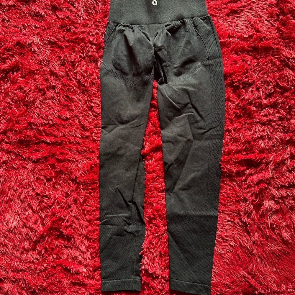 HALARA NWOT Black High-Waisted Butt-Cinching Leggings- see photo for length